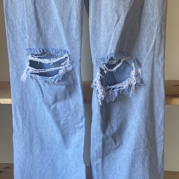 Zara High-Waisted Wide Legged Jeans - Picture 3 of 4